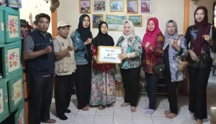 Dinsos Lamsel Gerak Cepat Bantu Penderita Usus Bocor