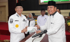 Gubernur Lampung Tunaikan Zakat Melalui Baznas Lampung