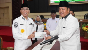 Gubernur Lampung Tunaikan Zakat Melalui Baznas Lampung